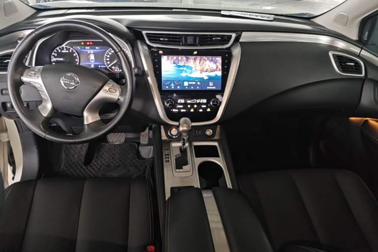 Used Nissan Murano 2021 2.5L XL Two-Wheel Drive Smart Connect Luxury Edition Center Console