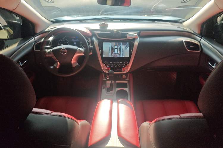 Used Nissan Murano 2021 2.5L XE Two-Wheel Drive Elite Edition Center Console