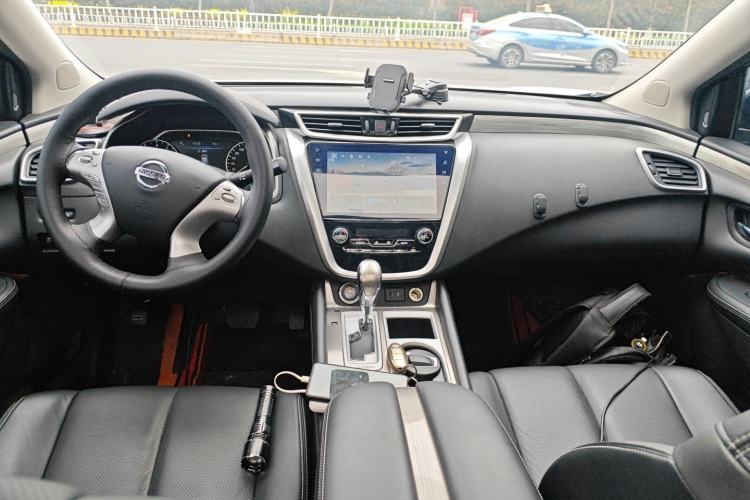 Used Nissan Murano 2021 2.5L XL Two-Wheel Drive Smart Connect Luxury Edition Center Console