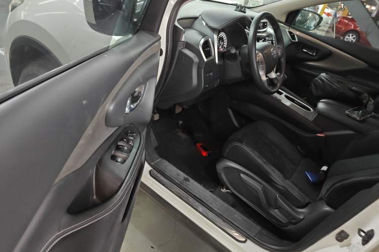 Used Nissan Murano 2021 2.5L XE Two-Wheel Drive Elite Edition Driver Seat