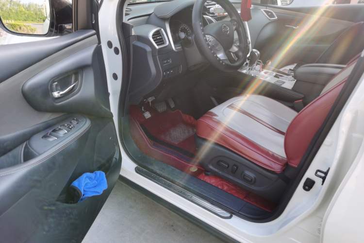 Used Nissan Murano 2021 2.5L XL Two-Wheel Drive Smart Connect Luxury Edition Driver Seat