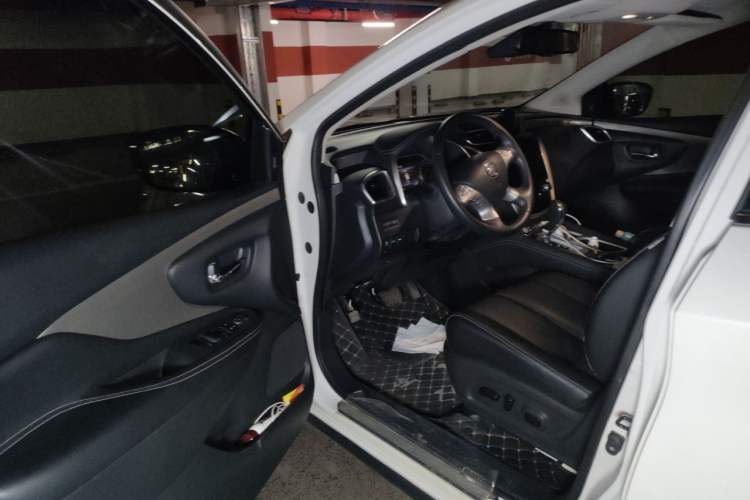 Used Nissan Murano 2021 2.5L XL Two-Wheel Drive Smart Connect Luxury Edition Driver Seat