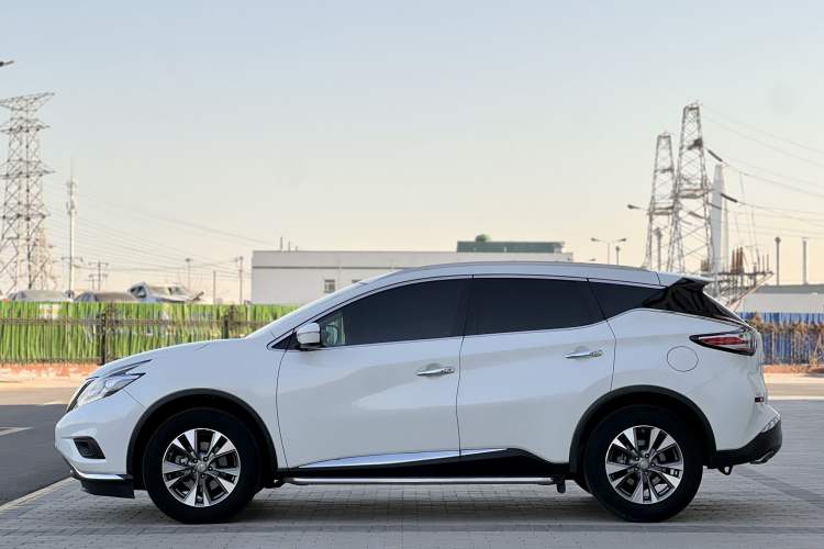 Used Nissan Murano 2021 2.5L XE Two-Wheel Drive Elite Edition Exterior 2