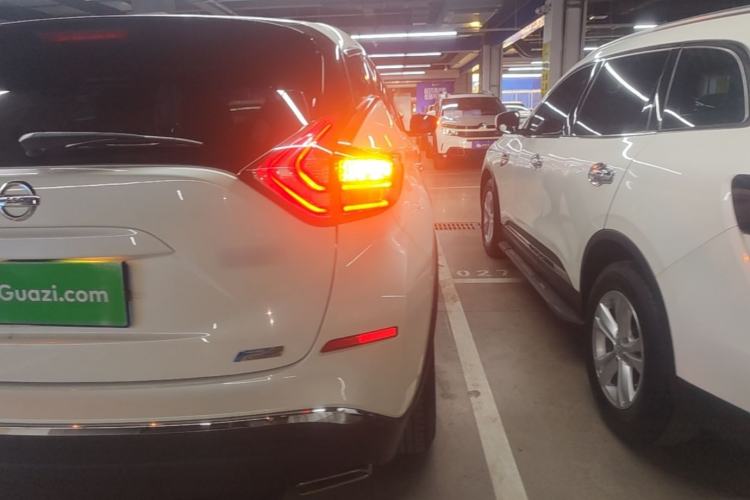 Used Nissan Murano 2021 2.5L XL Two-Wheel Drive Smart Connect Luxury Edition Exterior 3