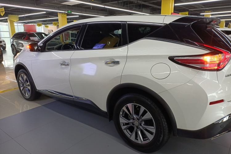 Used Nissan Murano 2021 2.5L XE Two-Wheel Drive Elite Edition Exterior 3