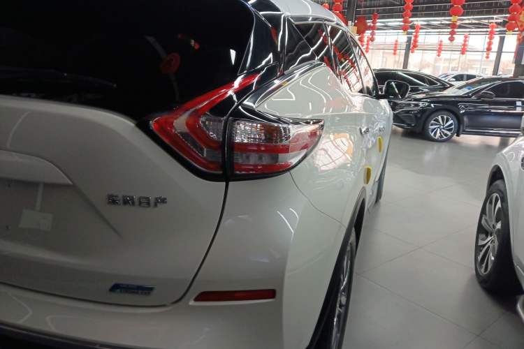 Used Nissan Murano 2021 2.5L XE Two-Wheel Drive Elite Edition Exterior 3