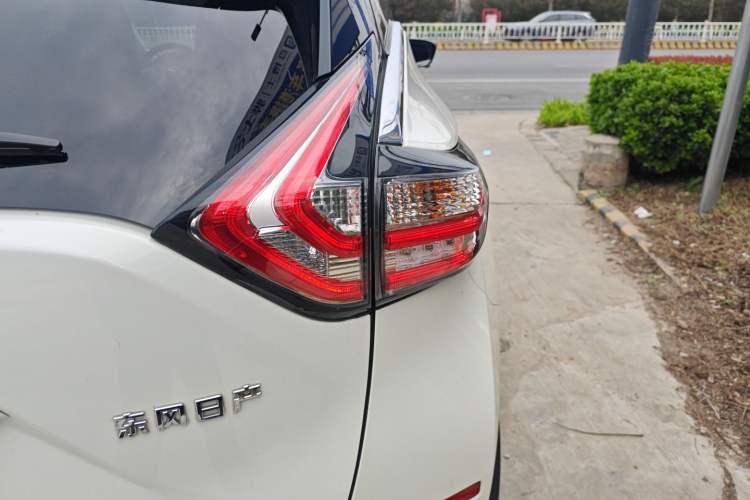 Used Nissan Murano 2021 2.5L XL Two-Wheel Drive Smart Connect Luxury Edition Exterior 3
