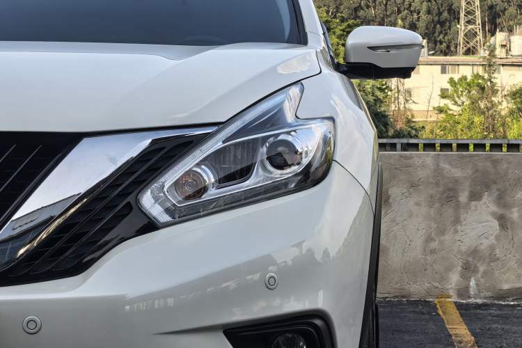 Used Nissan Murano 2021 2.5L XL Two-Wheel Drive Smart Connect Luxury Edition Exterior 3