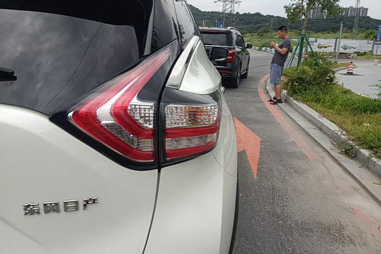 Used Nissan Murano 2021 2.5L XL Two-Wheel Drive Smart Connect Luxury Edition Exterior 3