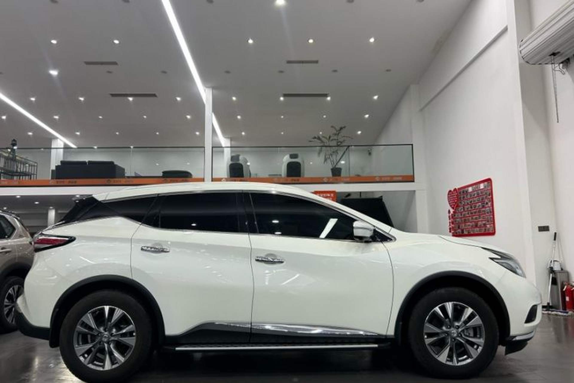 Used Nissan Murano 2021 2.5L XL Two-Wheel Drive Smart Connect Luxury Edition Exterior 4
