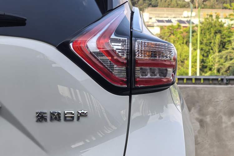 Used Nissan Murano 2021 2.5L XL Two-Wheel Drive Smart Connect Luxury Edition Exterior 5