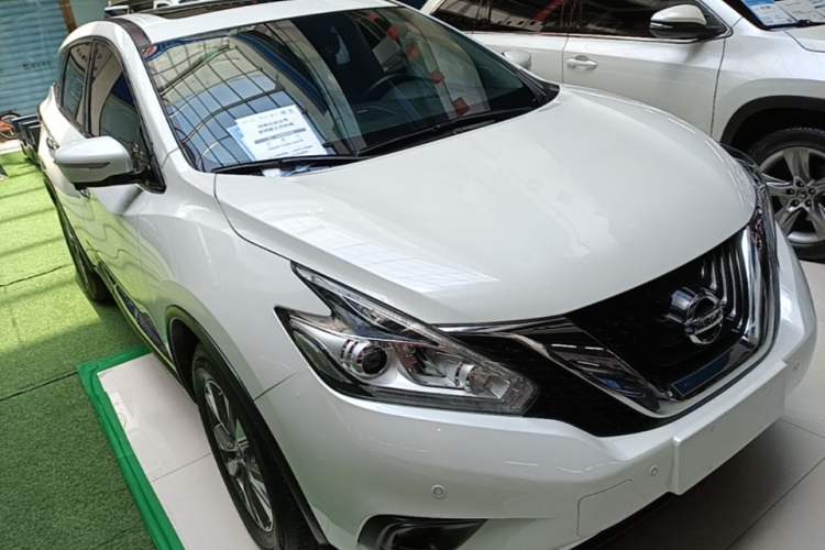 Used Nissan Murano 2021 2.5L XL Two-Wheel Drive Smart Connect Luxury Edition Front Right 45 Deg