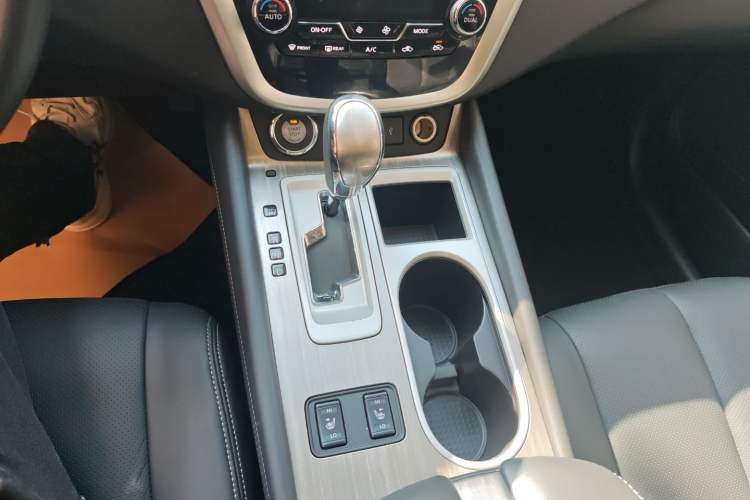 Used Nissan Murano 2021 2.5L XL Two-Wheel Drive Smart Connect Luxury Edition Gear Lever