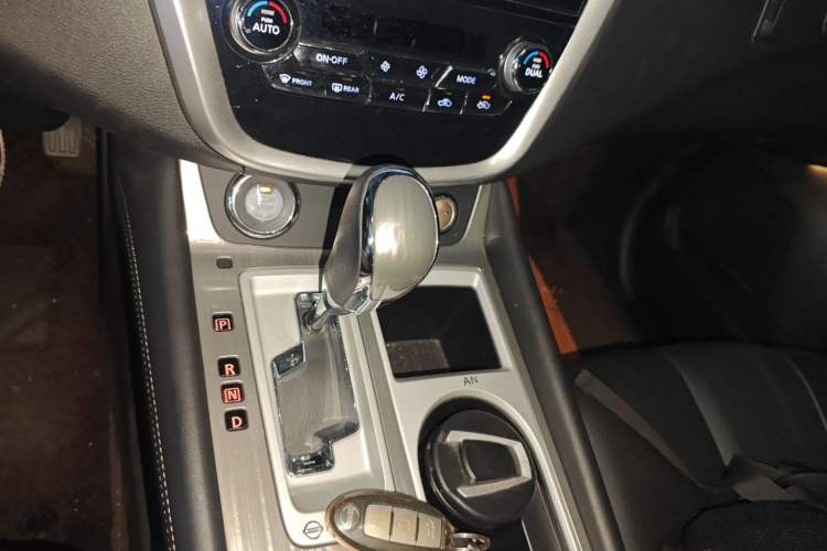 Used Nissan Murano 2021 2.5L XL Two-Wheel Drive Smart Connect Luxury Edition Gear Lever
