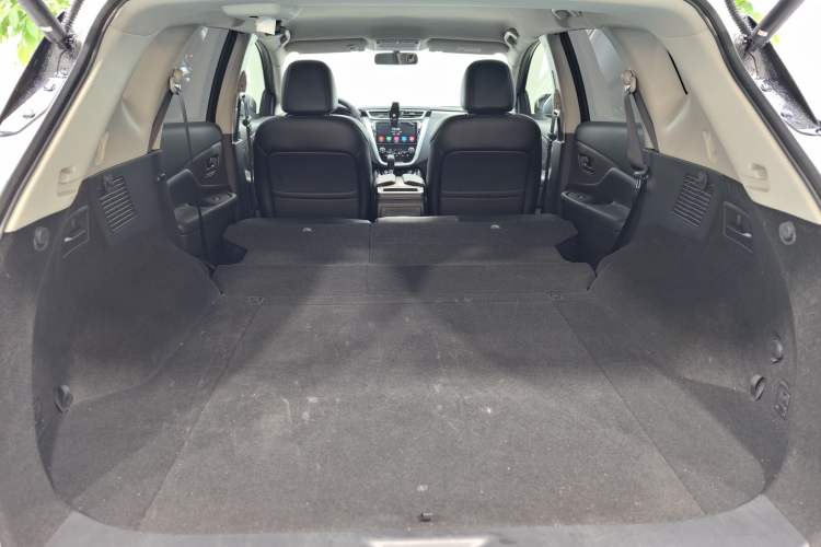 Used Nissan Murano 2021 2.5L XE Two-Wheel Drive Elite Edition Interior 10