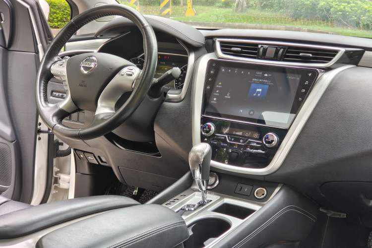 Used Nissan Murano 2021 2.5L XL Two-Wheel Drive Smart Connect Luxury Edition Interior 11