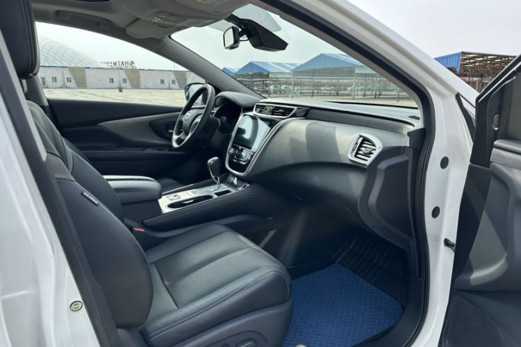 Used Nissan Murano 2021 2.5L XL Two-Wheel Drive Smart Connect Luxury Edition Interior 11