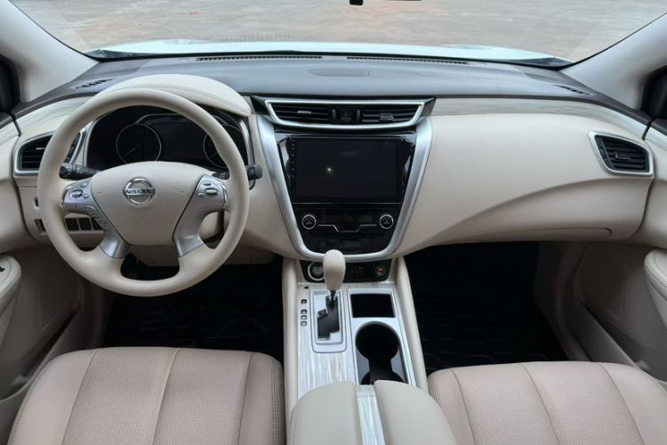 Used Nissan Murano 2021 2.5L XE Two-Wheel Drive Elite Edition Interior 2