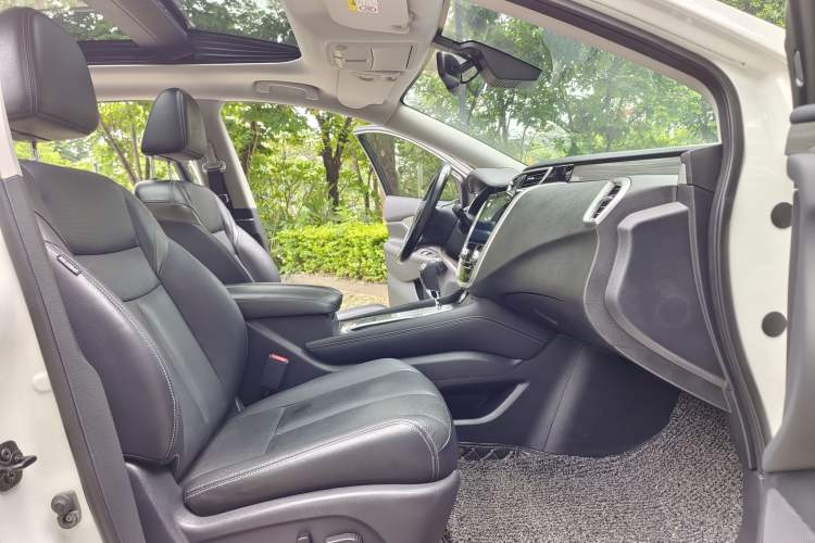 Used Nissan Murano 2021 2.5L XL Two-Wheel Drive Smart Connect Luxury Edition Interior 2