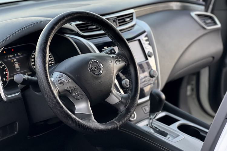 Used Nissan Murano 2021 2.5L XE Two-Wheel Drive Elite Edition Interior 2