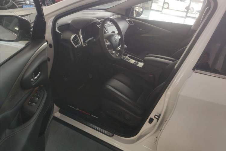 Used Nissan Murano 2021 2.5L XL Two-Wheel Drive Smart Connect Luxury Edition Interior 2
