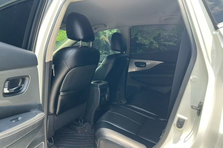 Used Nissan Murano 2021 2.5L XE Two-Wheel Drive Elite Edition Interior 2