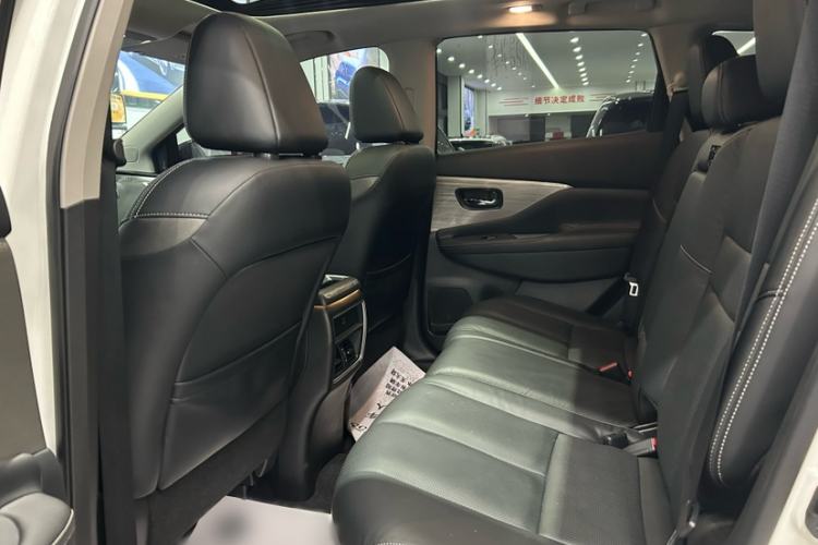 Used Nissan Murano 2021 2.5L XL Two-Wheel Drive Smart Connect Luxury Edition Interior 2