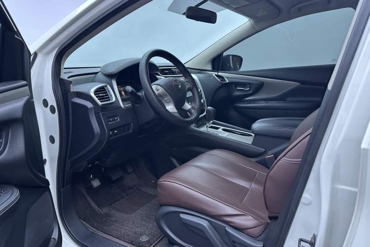 Used Nissan Murano 2021 2.5L XE Two-Wheel Drive Elite Edition Interior 2