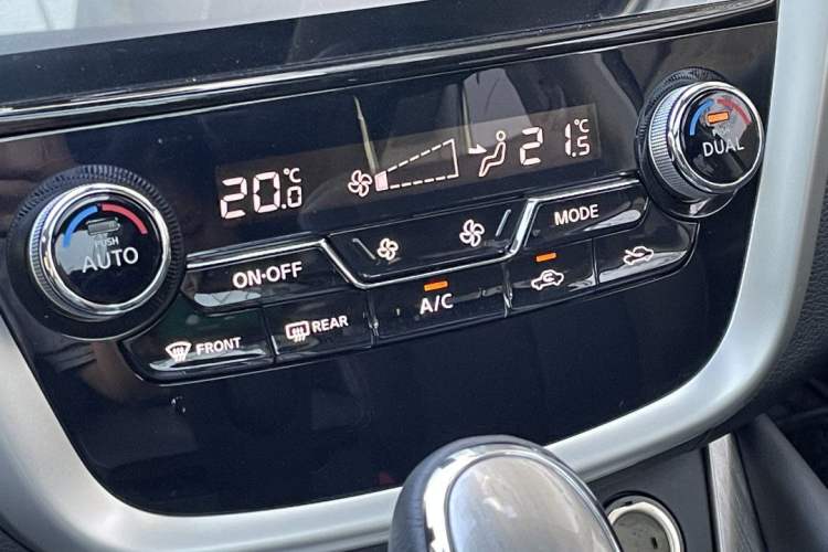 Used Nissan Murano 2021 2.5L XL Two-Wheel Drive Smart Connect Luxury Edition Interior 2