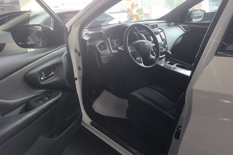 Used Nissan Murano 2021 2.5L XE Two-Wheel Drive Elite Edition Interior 2