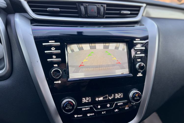 Used Nissan Murano 2021 2.5L XE Two-Wheel Drive Elite Edition Interior 3