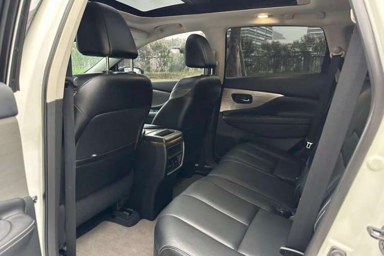 Used Nissan Murano 2021 2.5L XL Two-Wheel Drive Smart Connect Luxury Edition Interior 3