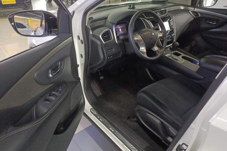 Used Nissan Murano 2021 2.5L XE Two-Wheel Drive Elite Edition Interior 3