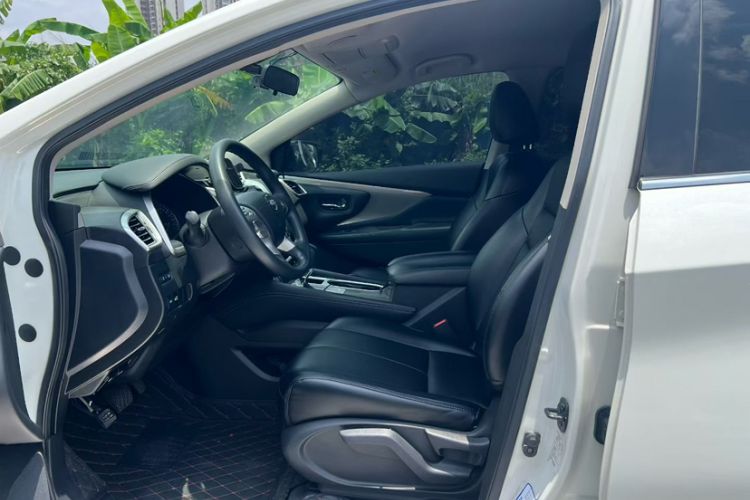 Used Nissan Murano 2021 2.5L XE Two-Wheel Drive Elite Edition Interior 3