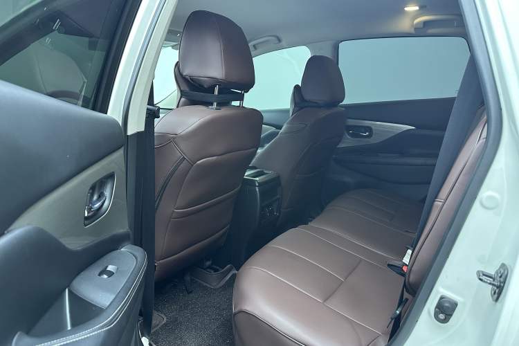 Used Nissan Murano 2021 2.5L XE Two-Wheel Drive Elite Edition Interior 3