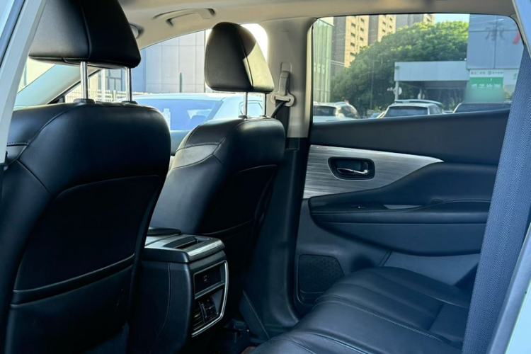 Used Nissan Murano 2021 2.5L XL Two-Wheel Drive Smart Connect Luxury Edition Interior 3