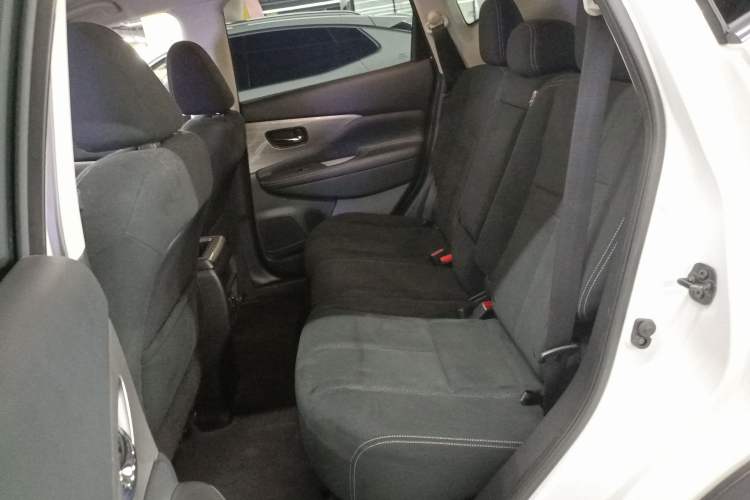 Used Nissan Murano 2021 2.5L XE Two-Wheel Drive Elite Edition Interior 4