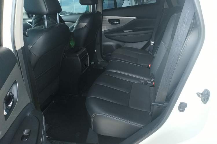 Used Nissan Murano 2021 2.5L XL Two-Wheel Drive Smart Connect Luxury Edition Interior 4