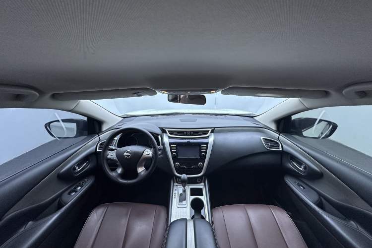 Used Nissan Murano 2021 2.5L XE Two-Wheel Drive Elite Edition Interior 4