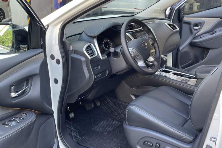 Used Nissan Murano 2021 2.5L XL Two-Wheel Drive Smart Connect Luxury Edition Interior 4