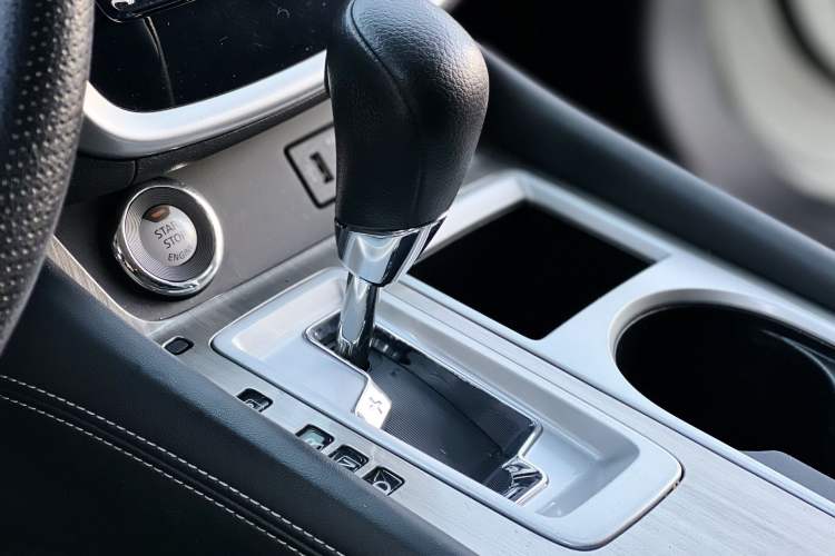 Used Nissan Murano 2021 2.5L XE Two-Wheel Drive Elite Edition Interior 5