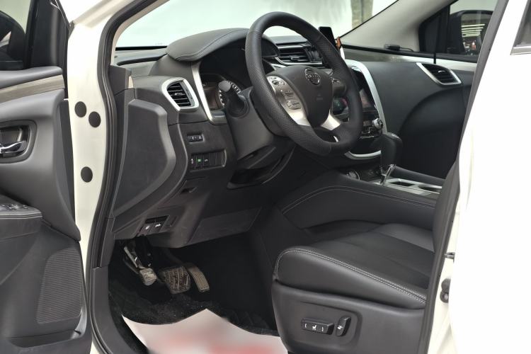 Used Nissan Murano 2021 2.5L XE Two-Wheel Drive Elite Edition Interior 5