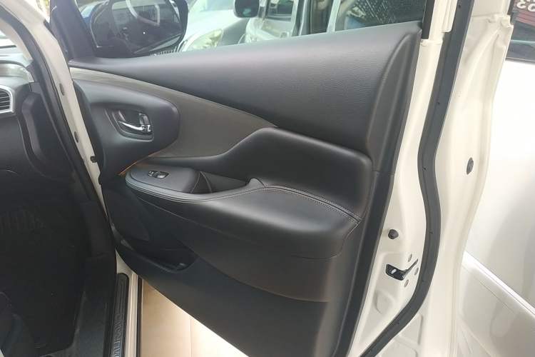 Used Nissan Murano 2021 2.5L XL Two-Wheel Drive Smart Connect Luxury Edition Interior 5