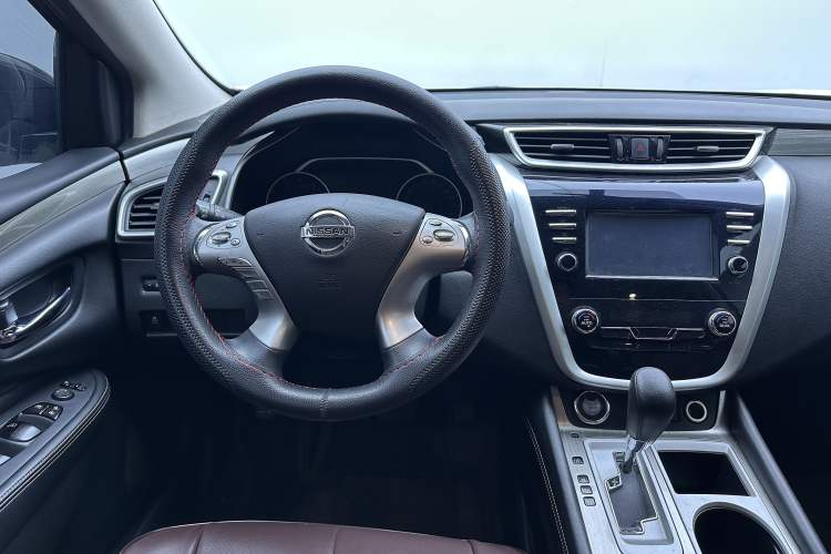 Used Nissan Murano 2021 2.5L XE Two-Wheel Drive Elite Edition Interior 5
