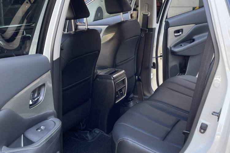 Used Nissan Murano 2021 2.5L XL Two-Wheel Drive Smart Connect Luxury Edition Interior 5
