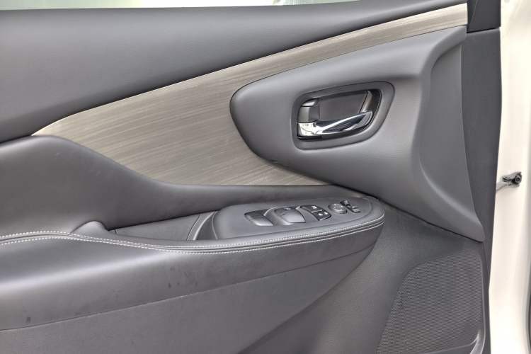 Used Nissan Murano 2021 2.5L XE Two-Wheel Drive Elite Edition Interior 6