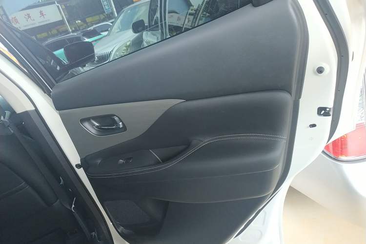 Used Nissan Murano 2021 2.5L XL Two-Wheel Drive Smart Connect Luxury Edition Interior 6