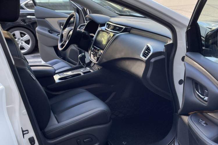 Used Nissan Murano 2021 2.5L XL Two-Wheel Drive Smart Connect Luxury Edition Interior 7