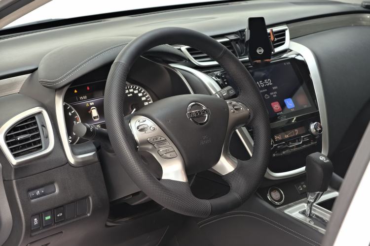 Used Nissan Murano 2021 2.5L XE Two-Wheel Drive Elite Edition Interior 8