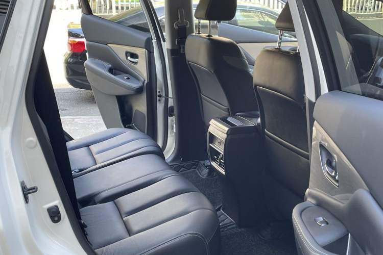 Used Nissan Murano 2021 2.5L XL Two-Wheel Drive Smart Connect Luxury Edition Interior 8